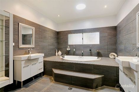 27 Southerden Dr, Mooroobool, QLD 4870