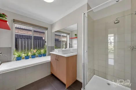 Property photo of 77 Juniper Avenue Point Cook VIC 3030