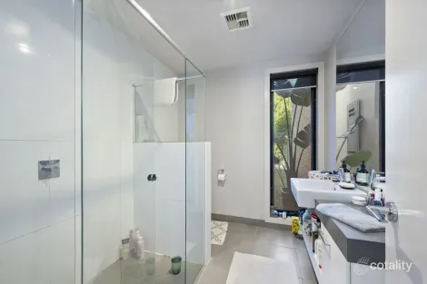 Property photo of 2 McPhie Place Lake Gardens VIC 3355