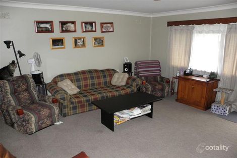 Property photo of 43 Sampson Crescent Bomaderry NSW 2541