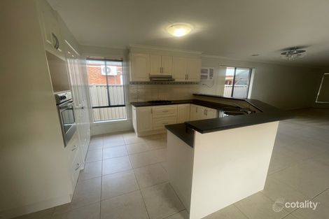 Property photo of 8 Franklin Place Caroline Springs VIC 3023