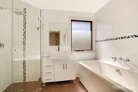 Property photo of 10 Knight Place Minto NSW 2566
