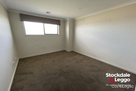 Property photo of 32 Lucy Crescent Greenvale VIC 3059