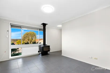 Property photo of 10 Archibald Crescent Rosemeadow NSW 2560