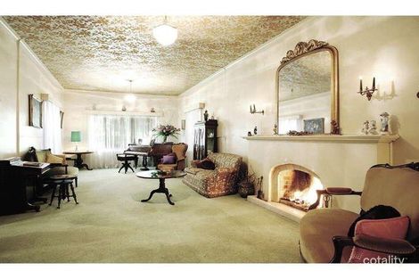 Property photo of 14 Carinya Crescent Caulfield North VIC 3161