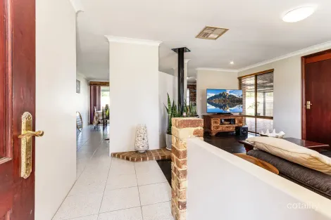 Property photo of 32 Elliot Road Hocking WA 6065