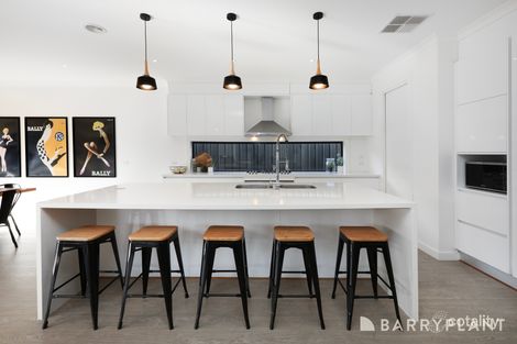 Property photo of 13 Serra Way Fraser Rise VIC 3336