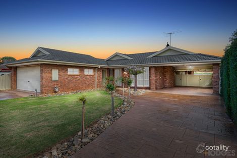 32 Montpellier Dr, Werribee, VIC 3030