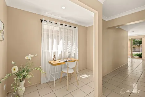 Property photo of 5 Araluen Place Carindale QLD 4152