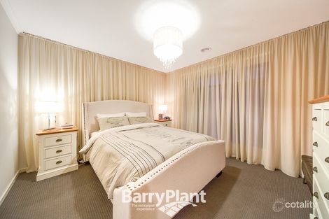 Property photo of 8 Botham Crescent Pakenham VIC 3810