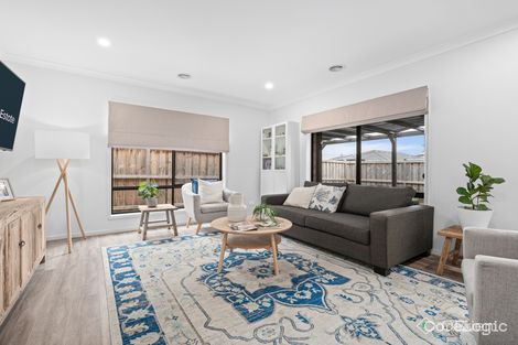 Property photo of 18 Firecrest Way Cranbourne South VIC 3977