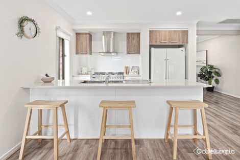 Property photo of 18 Firecrest Way Cranbourne South VIC 3977