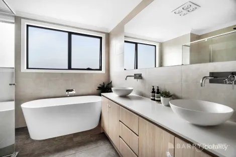 Property photo of 3/1 McPherson Street Reservoir VIC 3073