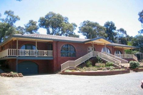 8 Edwards Rd, Kennington, VIC 3550