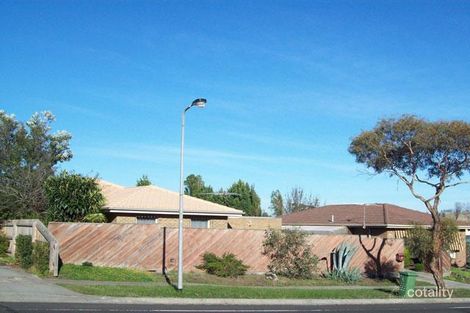 7 Robert Molyneux Ave, Endeavour Hills, VIC 3802