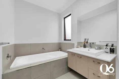 Property photo of 24 Marriott Boulevard Weir Views VIC 3338