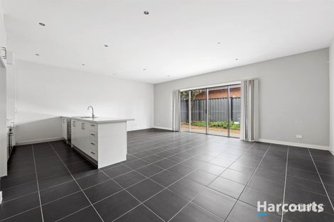 Property photo of 60 Daymar Circuit Craigieburn VIC 3064