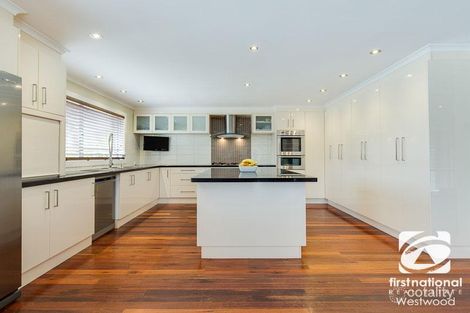 11 Trevino Cl, Hoppers Crossing, VIC 3029