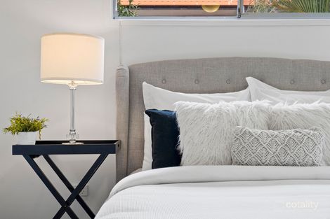 Property photo of 4 Redleaf Street Mansfield QLD 4122