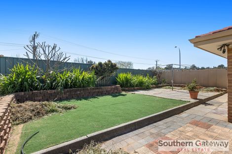 Property photo of 2 Brignell Gardens Parmelia WA 6167