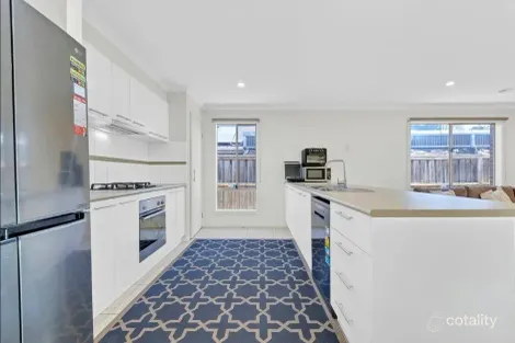 Property photo of 32 Cepora Road Tarneit VIC 3029