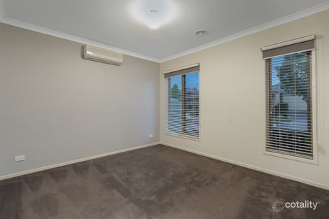Property photo of 10 Paso Grove Clyde North VIC 3978
