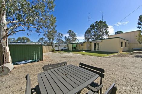 2 Armstrong St, Blanchetown, SA 5357