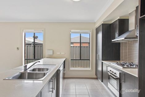 Property photo of 4 Yarraman Road Manor Lakes VIC 3024