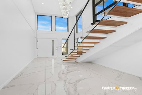 Property photo of 30 Cassio Way Rosemeadow NSW 2560