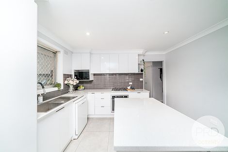Property photo of 4 Binda Place Ashmont NSW 2650