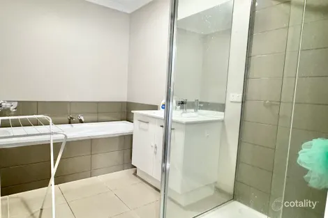 Property photo of 18 Dutch Avenue Manor Lakes VIC 3024