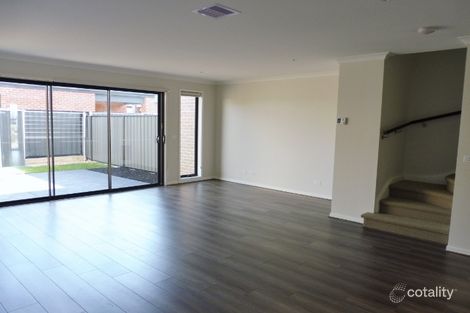 Property photo of 26 Fenix Way Clyde North VIC 3978