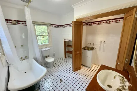 Property photo of 31 Oaklands Road Hazelbrook NSW 2779