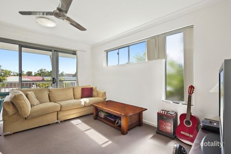 Property photo of 4/7 Phillip Street Labrador QLD 4215