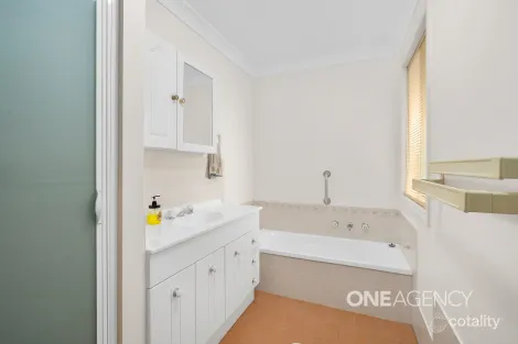 Property photo of 92 Jasmine Drive Bomaderry NSW 2541