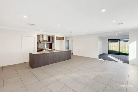 Property photo of 16 Ivanhoe Road Wallan VIC 3756