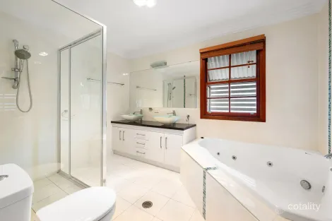 Property photo of 32 Llewellyn Street Kangaroo Point QLD 4169