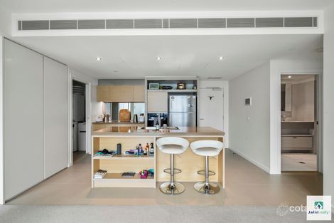 Property photo of 2403/9 Waterside Place Docklands VIC 3008