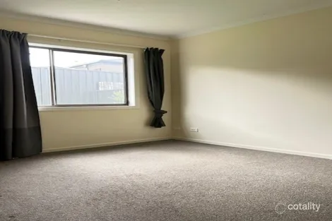 Property photo of 22 Directions Drive Greenvale VIC 3059