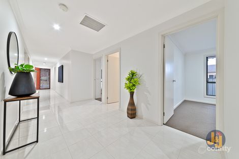 Property photo of 34 Domain Way Craigieburn VIC 3064