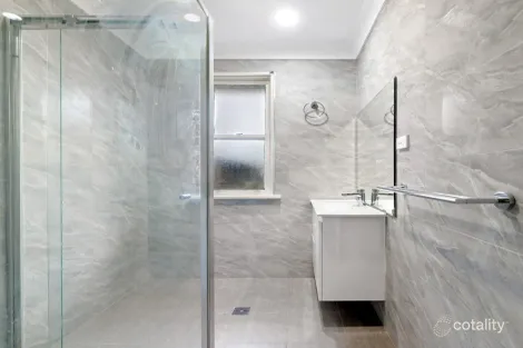 Property photo of 16 Halmahera Crescent Lethbridge Park NSW 2770