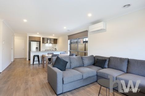 Property photo of 49 Fawkner Crescent Armstrong Creek VIC 3217
