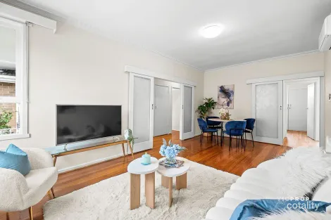 Property photo of 2/8 Athelstan Road Camberwell VIC 3124