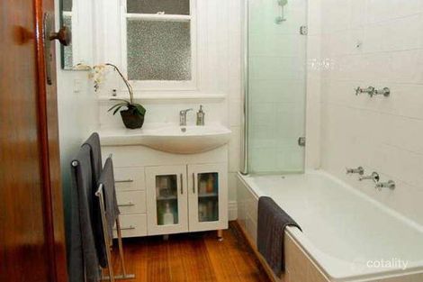 Property photo of 26 Holyrood Avenue Strathmore VIC 3041