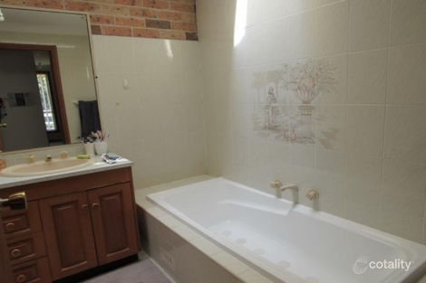10a Tallowood Cres, Bossley Park, NSW 2176
