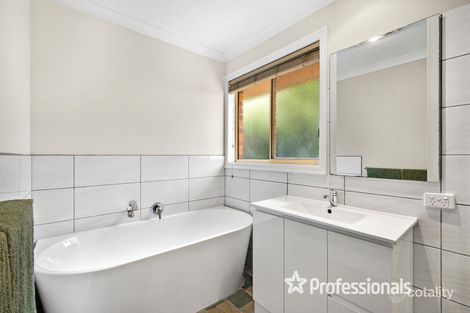 Property photo of 14 Commerford Place Chirnside Park VIC 3116
