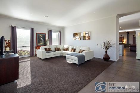 Property photo of 14 Settlers Rise Drouin VIC 3818