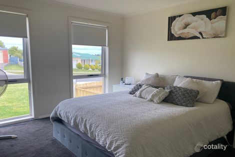 Property photo of 103 Stirling Drive Lakes Entrance VIC 3909