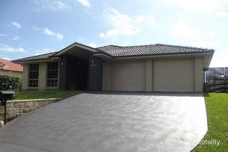 8 Conder Cres, Metford, NSW 2323