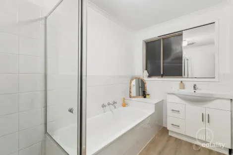 Property photo of 20 Crampton Crescent Mill Park VIC 3082